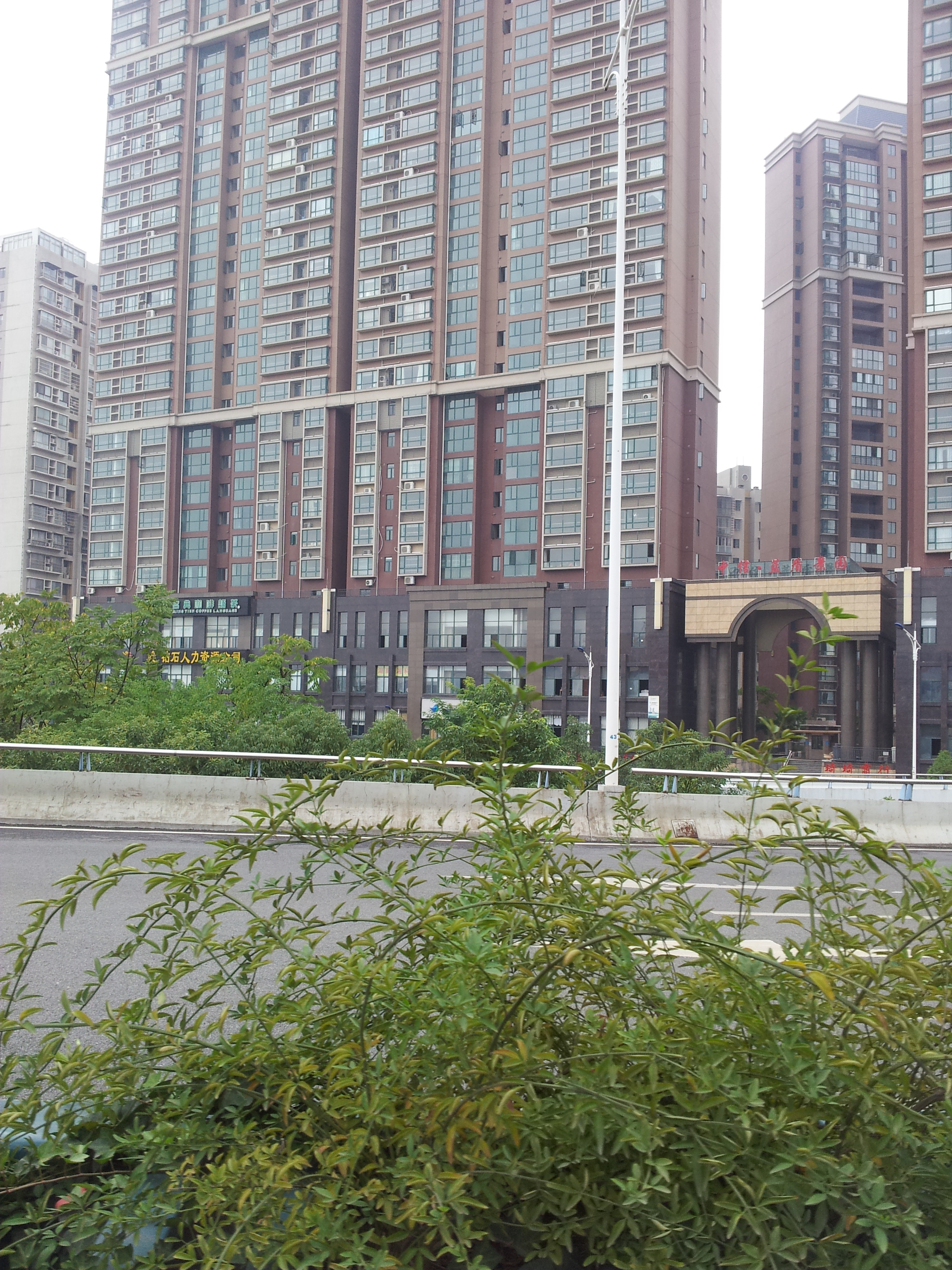 株洲蓝盾景园与彩运网签订500KW康明斯发电机协议
