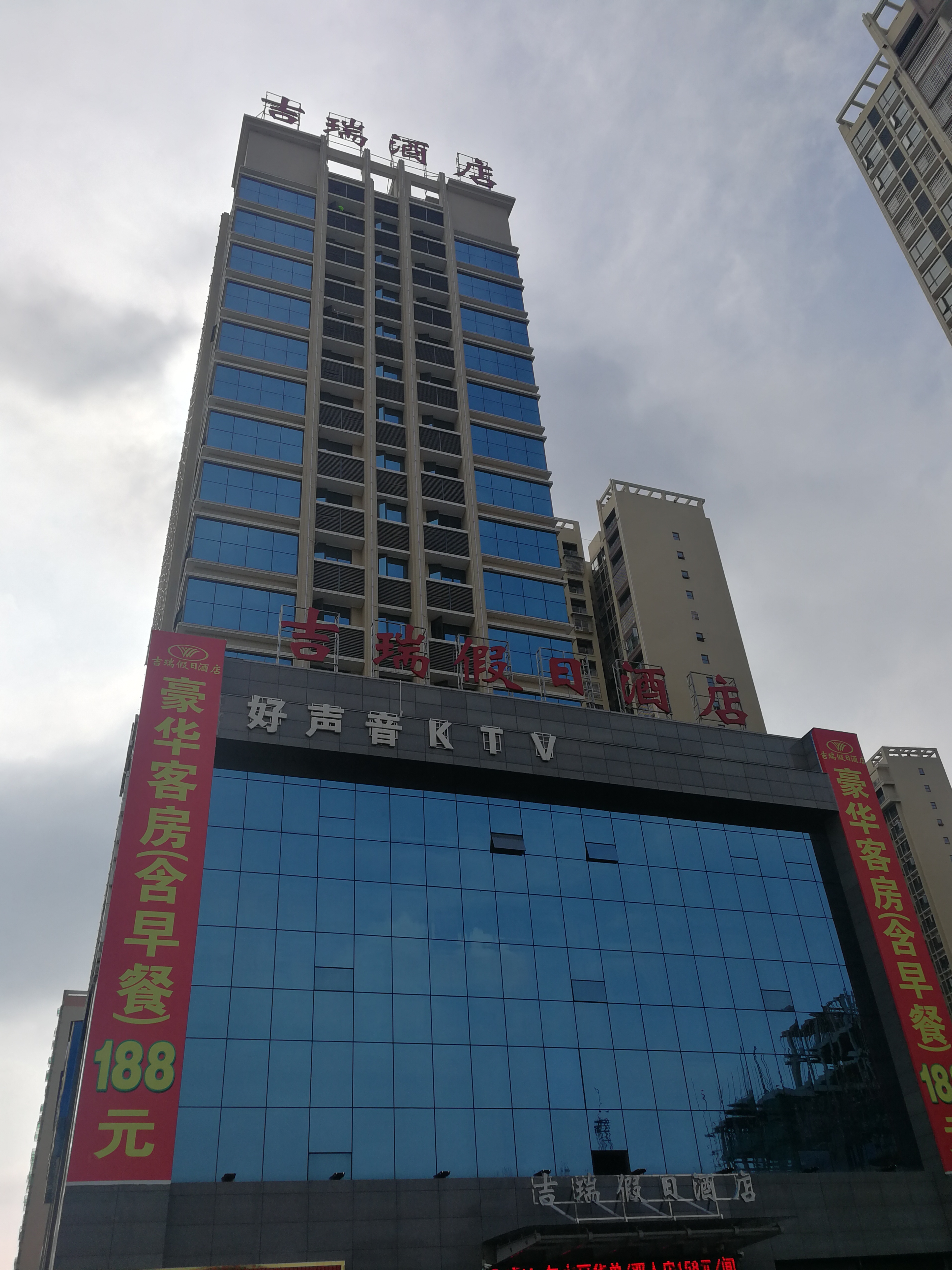 郴州临武吉瑞假日酒店购买彩运网500KW玉柴柴油发电机