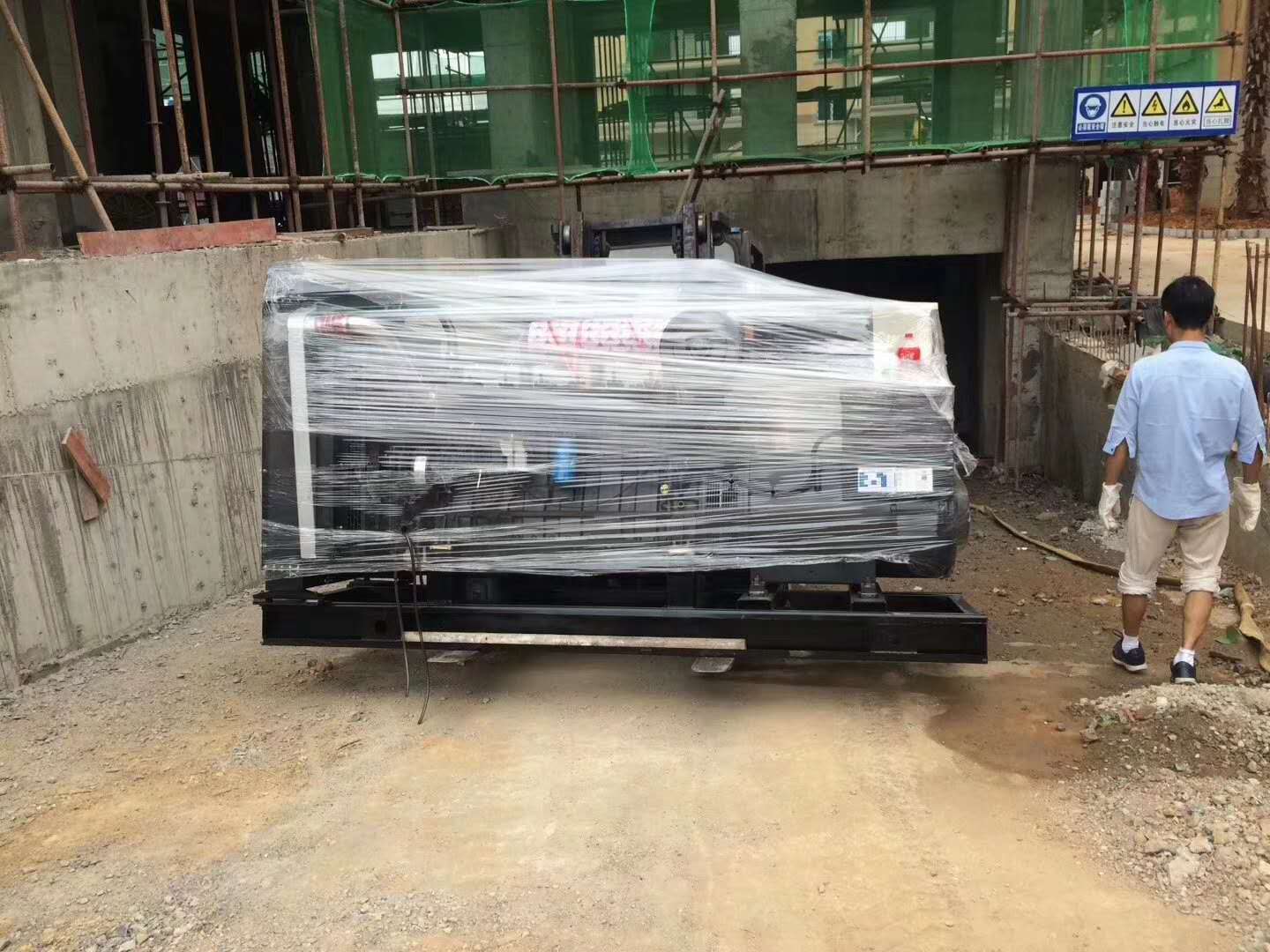 永州道县西班牙花园小区在彩运网购置300kw潍柴发电机一台