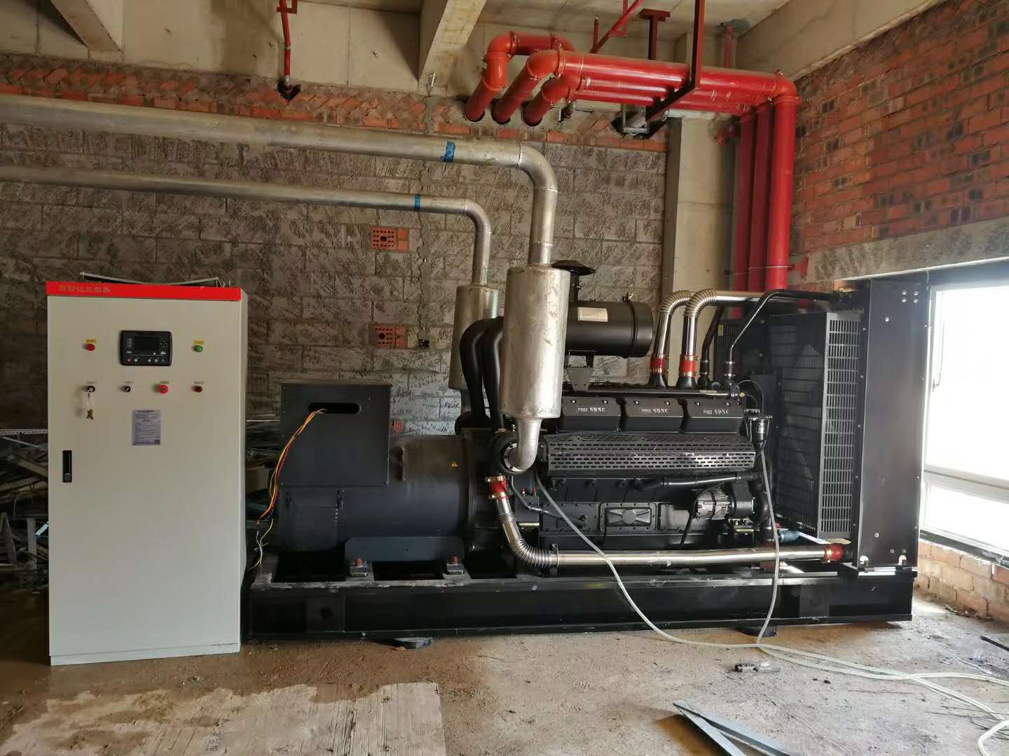 湖北锐风服饰公司与彩运网签订300kw上柴发电机一台