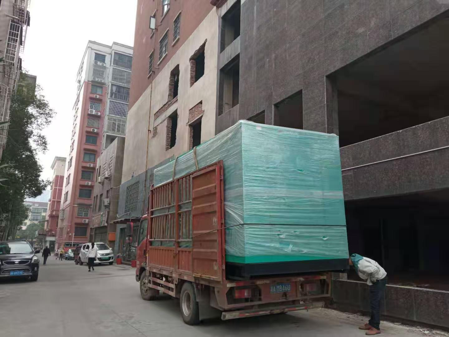 彩运网为益阳兴园公司提供400kw静音箱发电机组一台